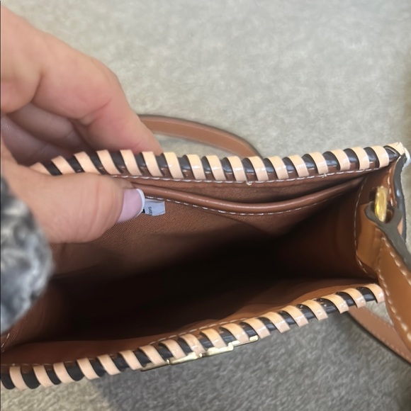 Tory Burch Tan Crossbody Bag with Structured Design and Leather Finish - Picture 2 of 5